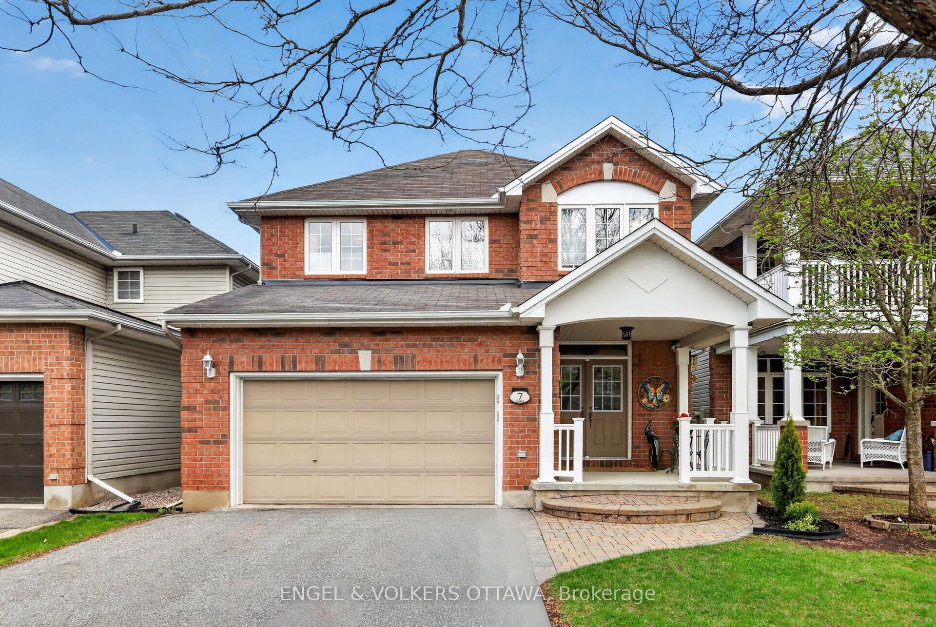 7 DRYSDALE Street — photo 1
