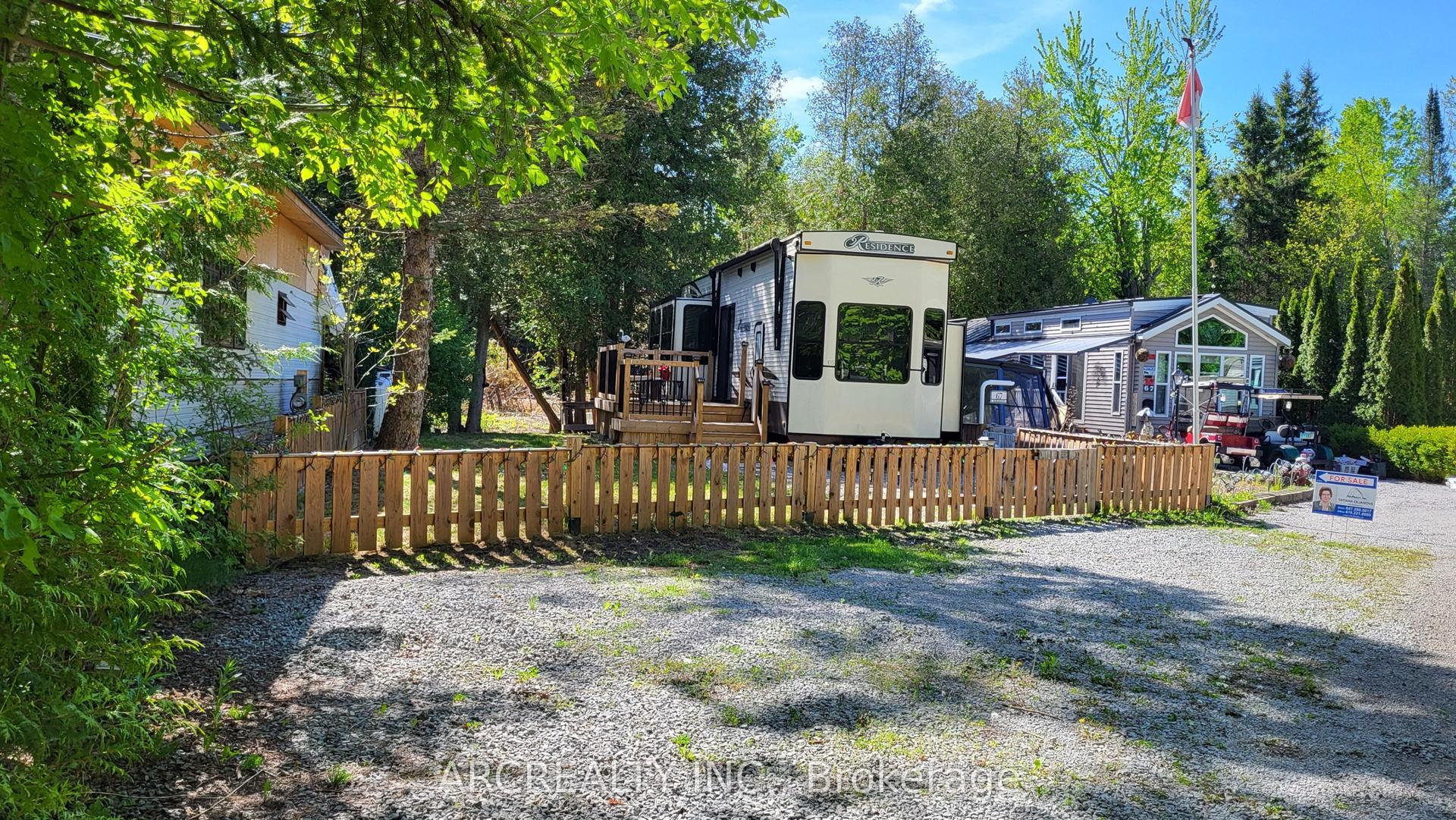 69 Horseshoe Circle — photo 1