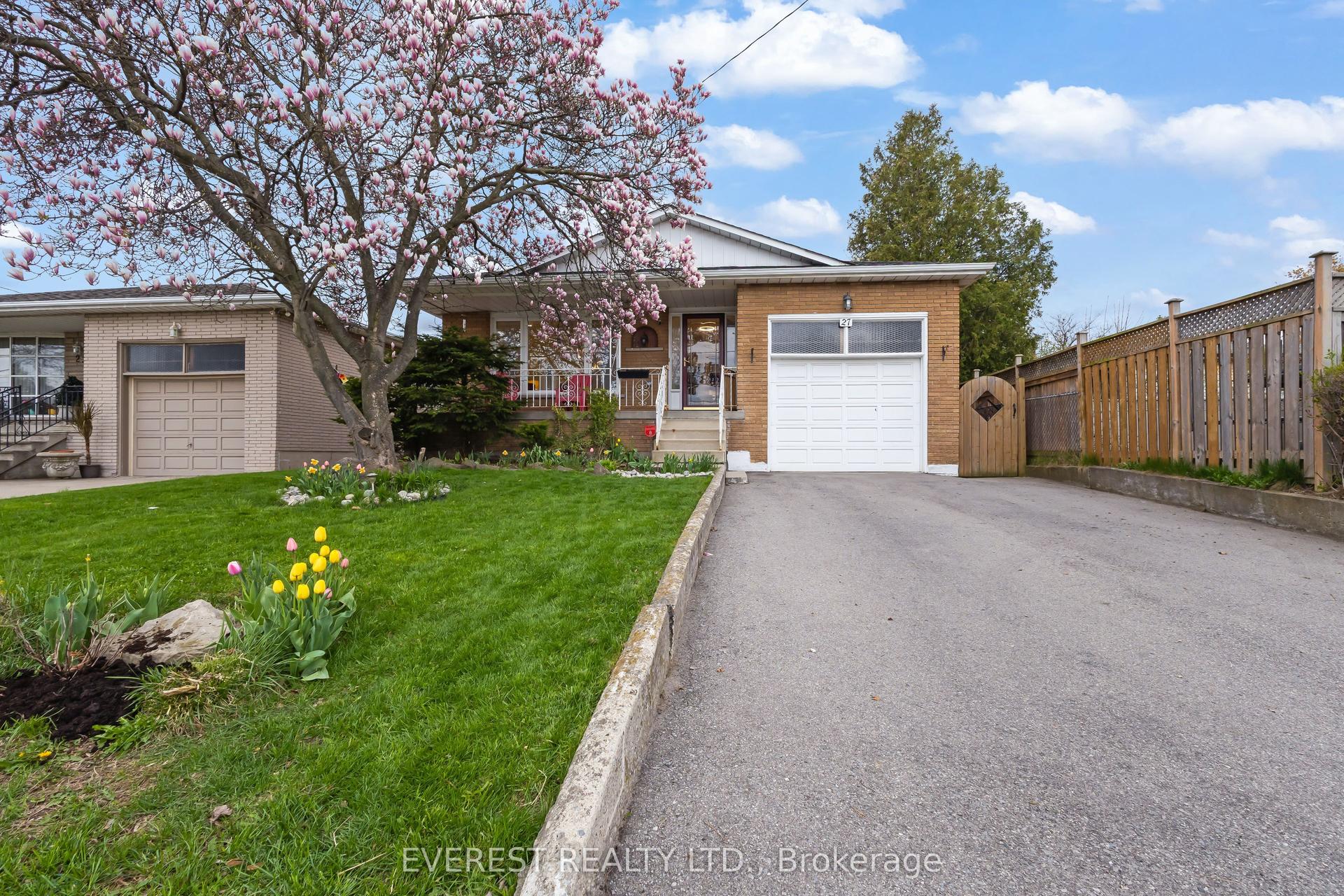 27 Lavina Crescent — photo 1