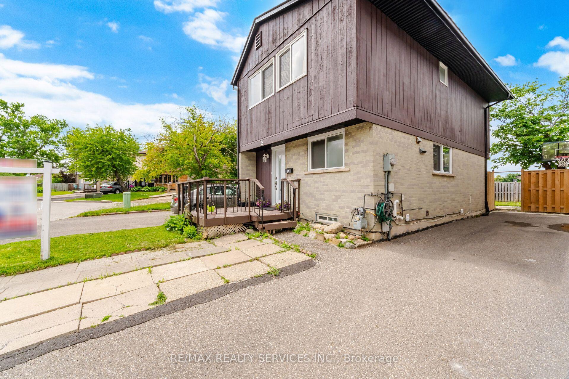 18 Gold Pine Court, Brampton — Detached for sale, photo 1