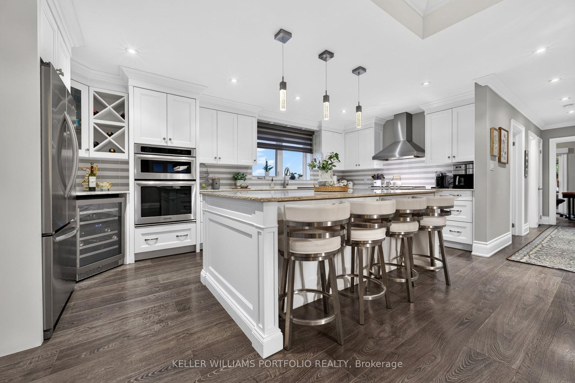 5 Northampton Drive, Toronto — Detached for sale, photo 1