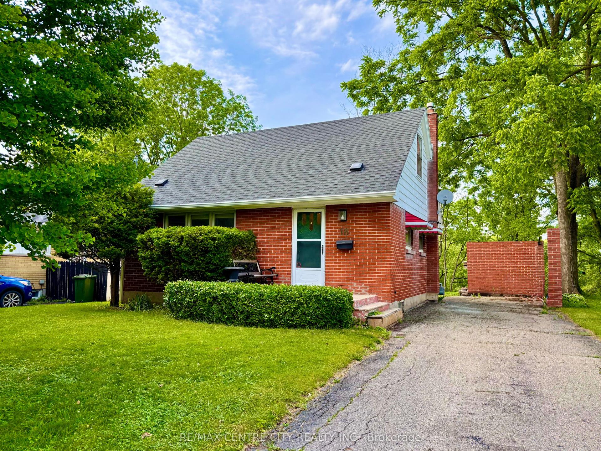 18 Montgomery Road — photo 1