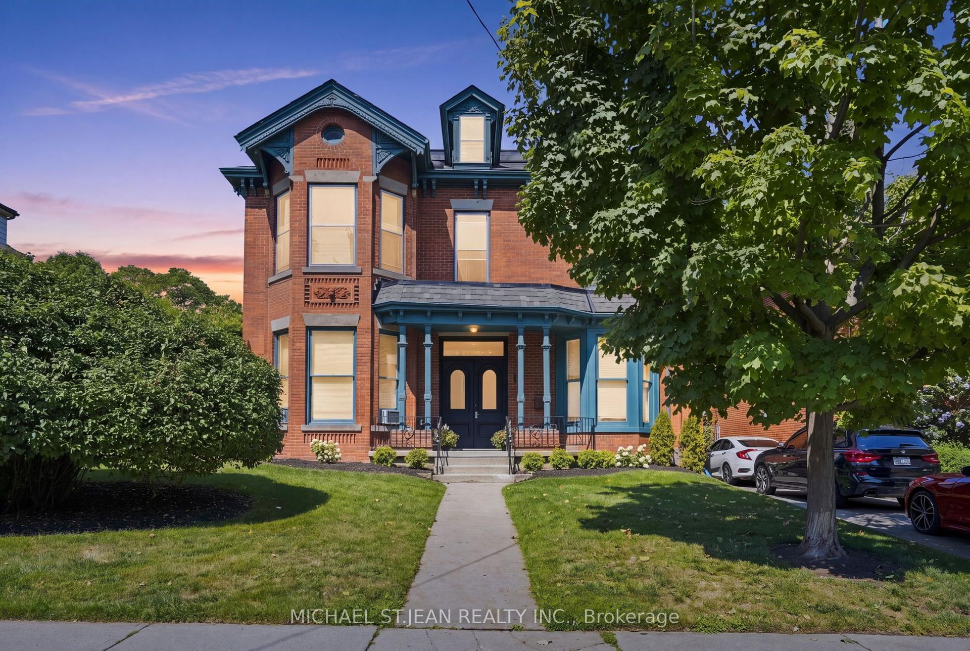 132 Emerald Street S, Hamilton — Detached for sale, photo 1