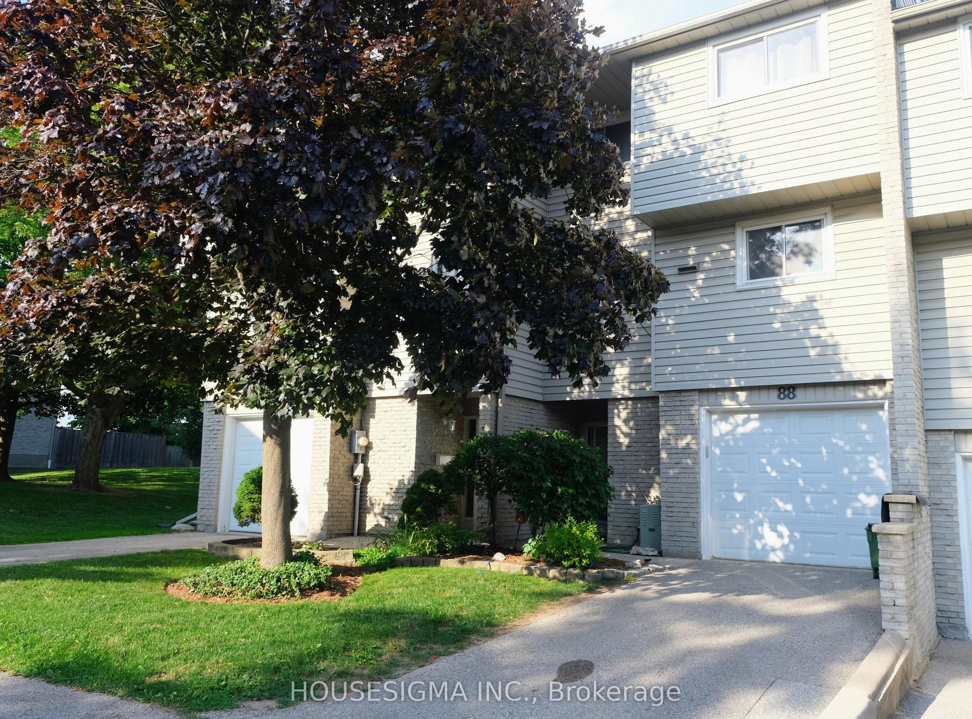 159 Sandringham Crescent 88 #88, London South — Condo Town for lease, photo 1