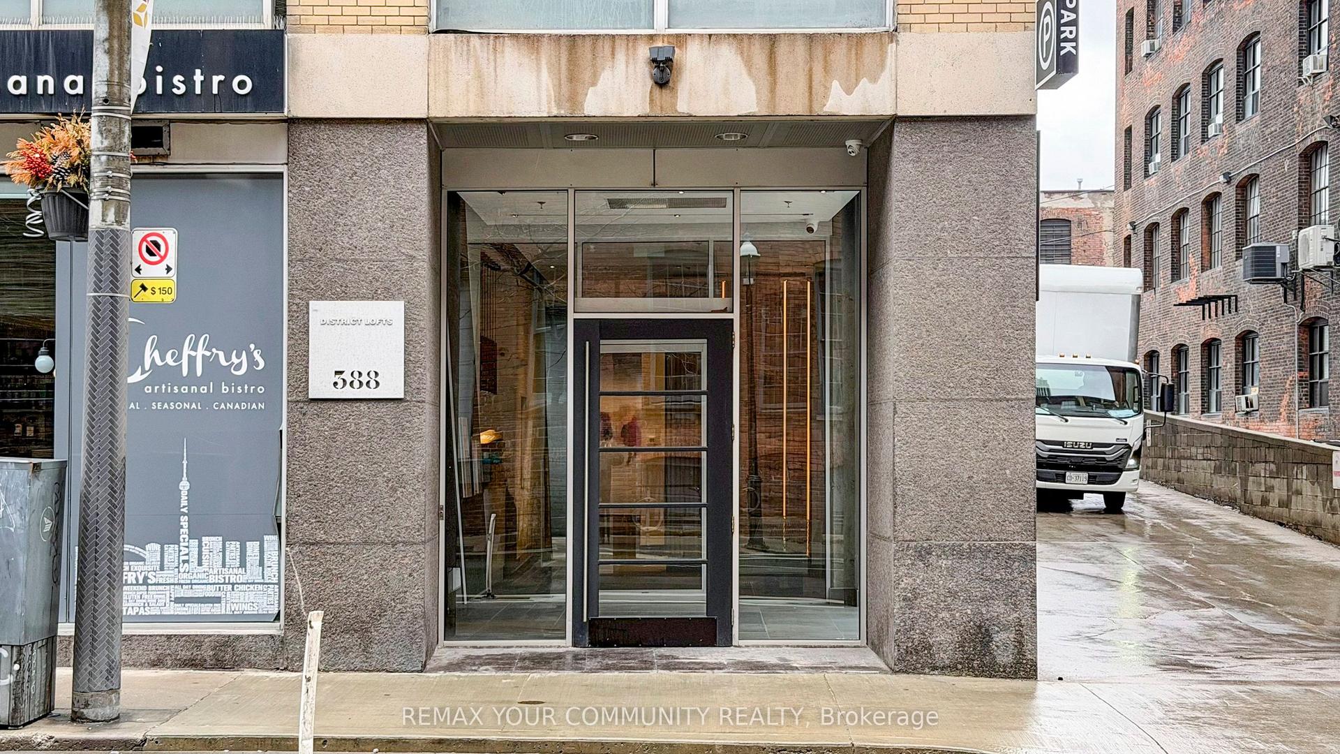 388 Richmond Street W 913 #913 — photo 1