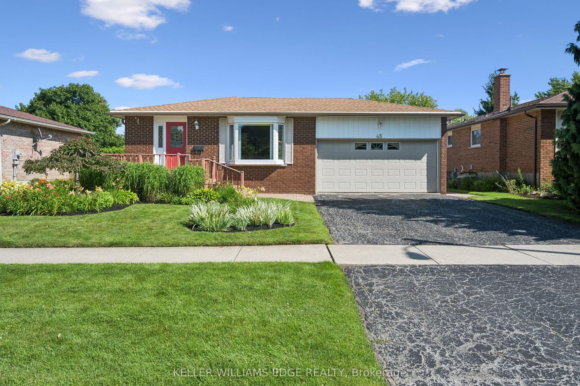 45 Milverton Close, Hamilton — Detached for sale, photo 1