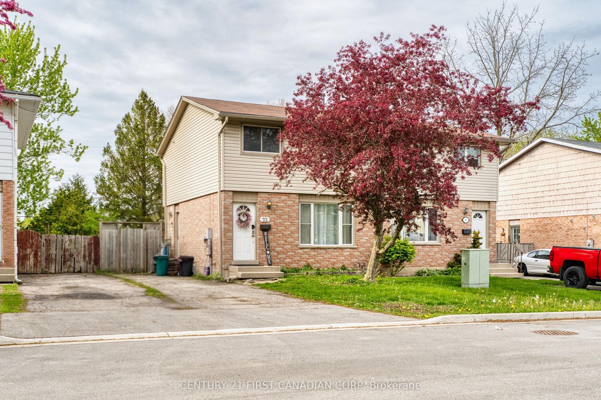 22 Denlaw Road, London North — Semi-Detached for sale, photo 1