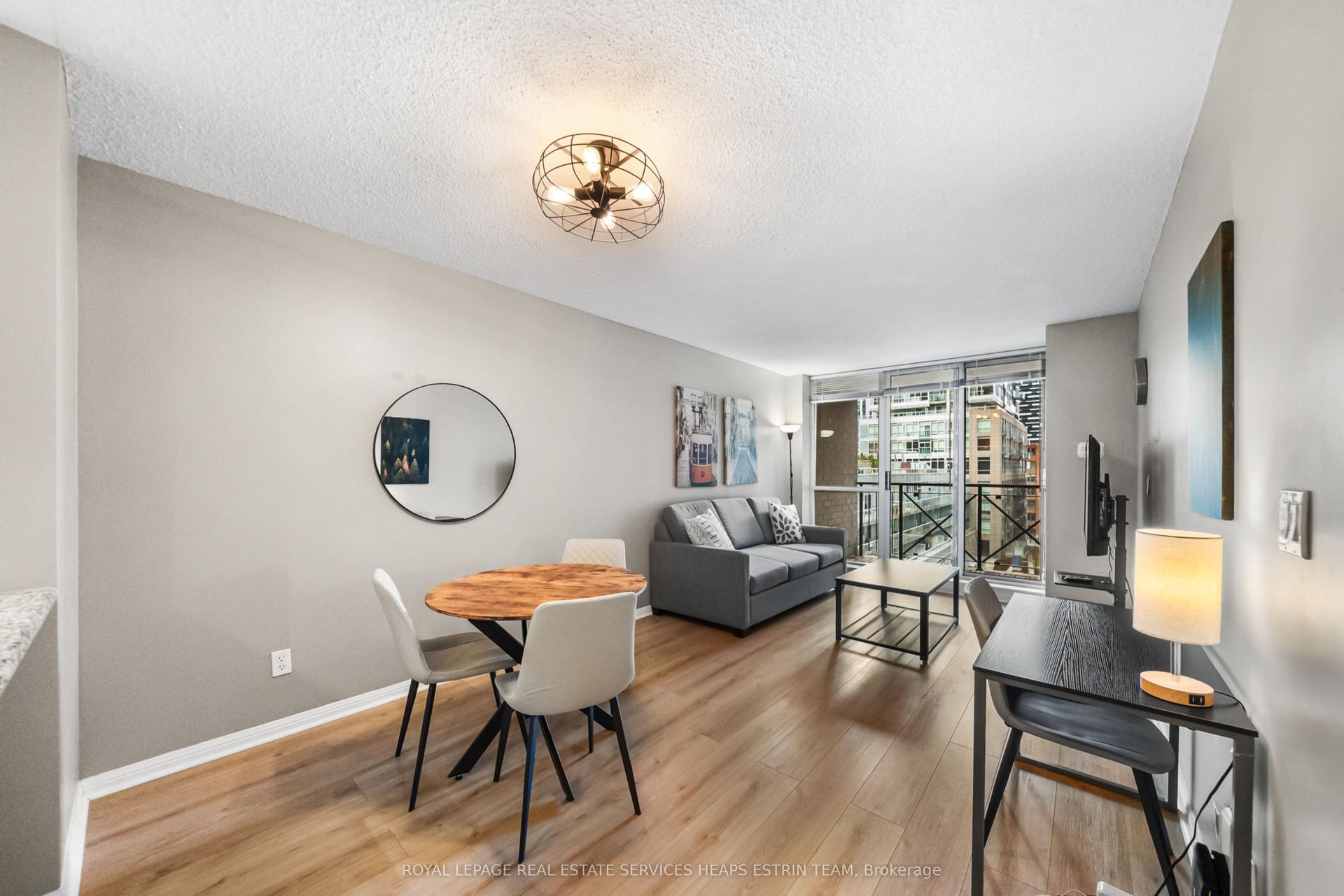 140 Simcoe Street 702 #702 — photo 1