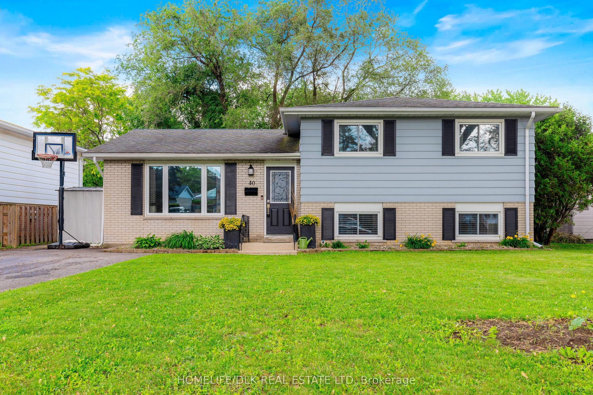 40 Meighen Crescent — photo 1