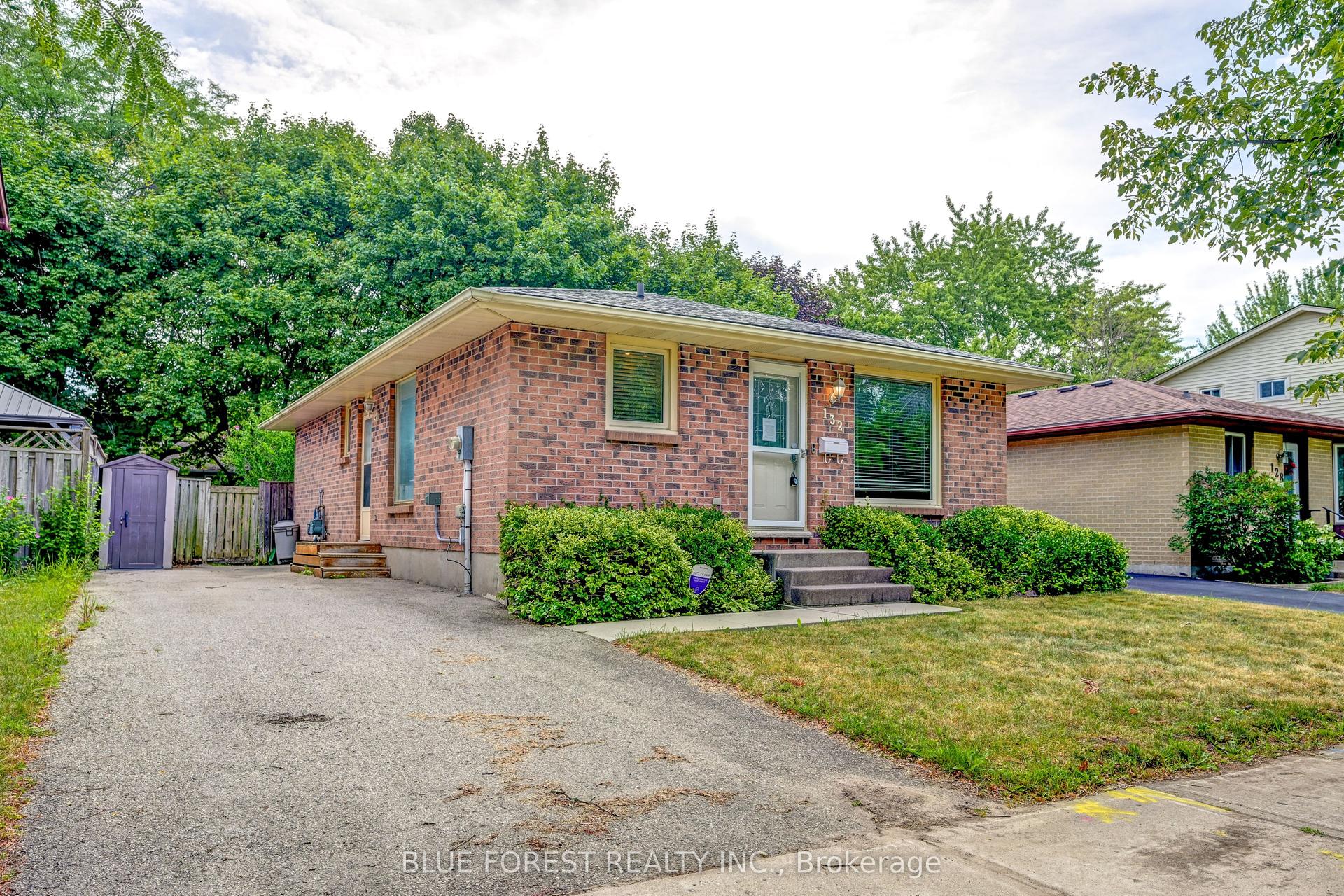 132 Ardsley Crescent, London North — Detached for sale, photo 1