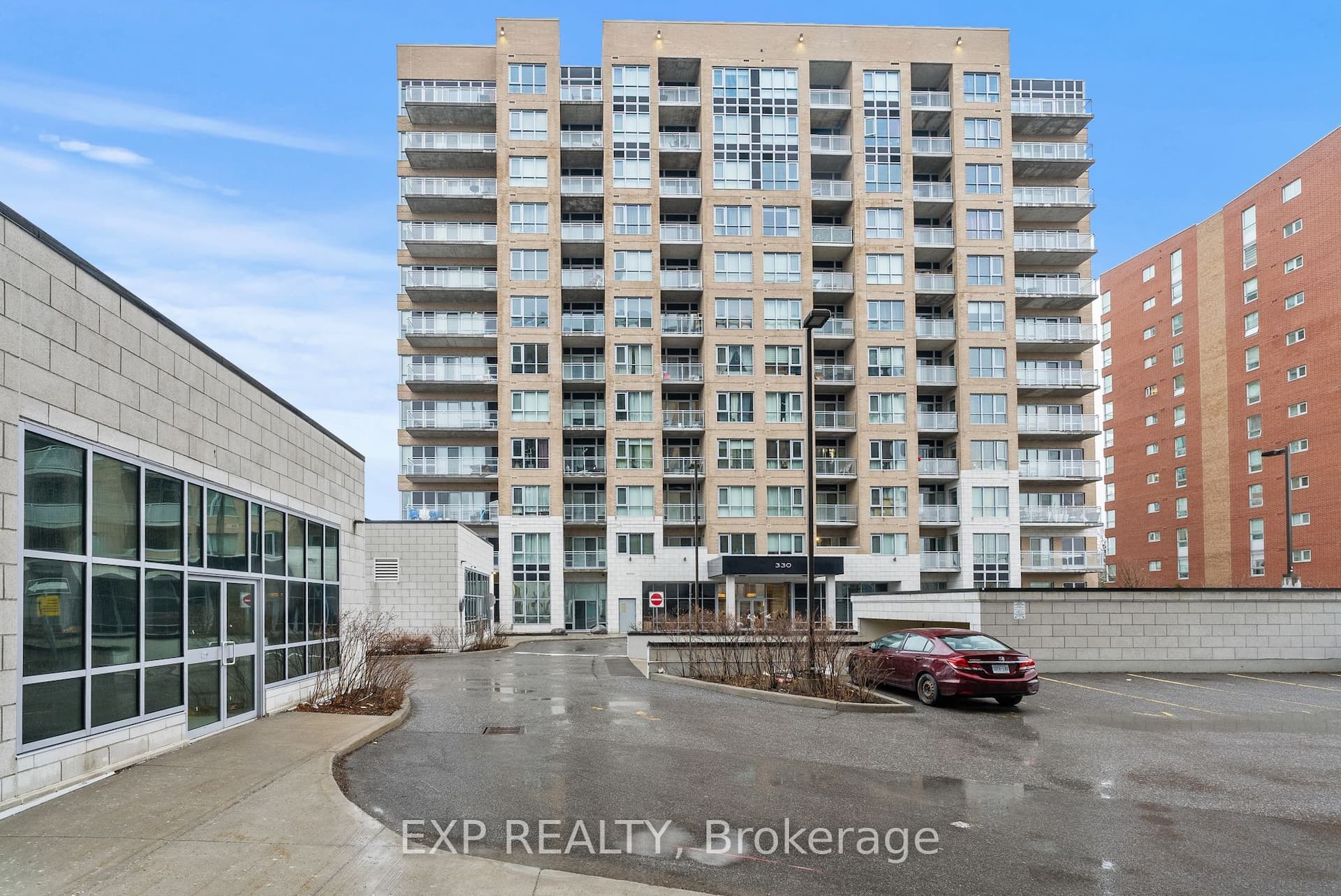 330 Titan Private 1006 #1006 — photo 1