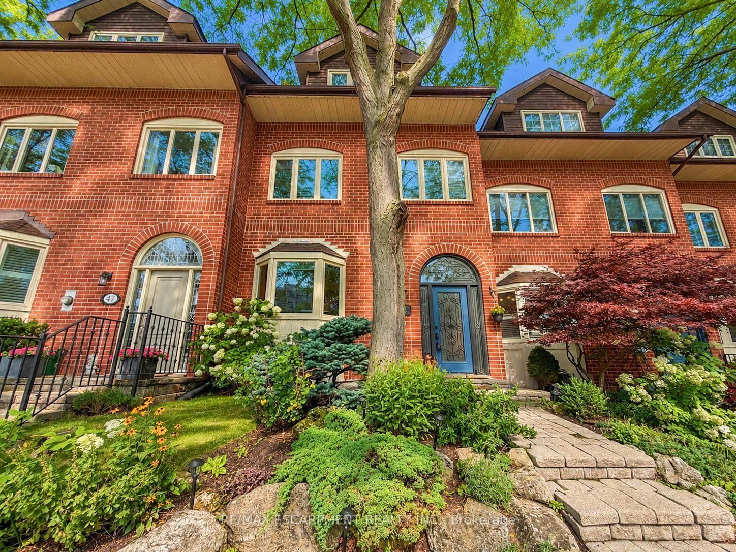 45 Tradewind Drive, Oakville — Townhouse for sale, photo 1