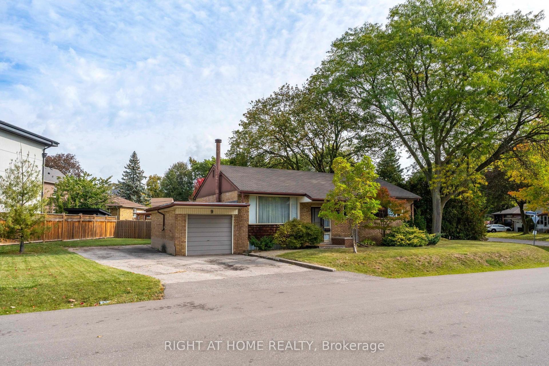 9 Appledale Road, Toronto — Detached for sale, photo 1