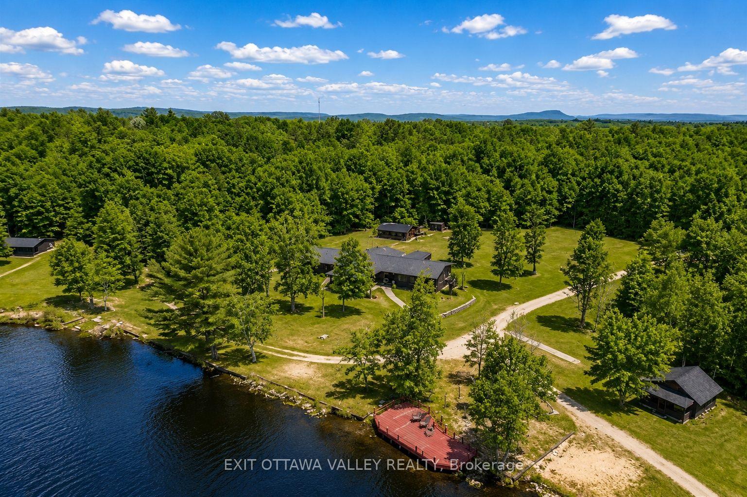 104 K/O Lodge Trail, Laurentian Hills — Detached for sale, photo 1