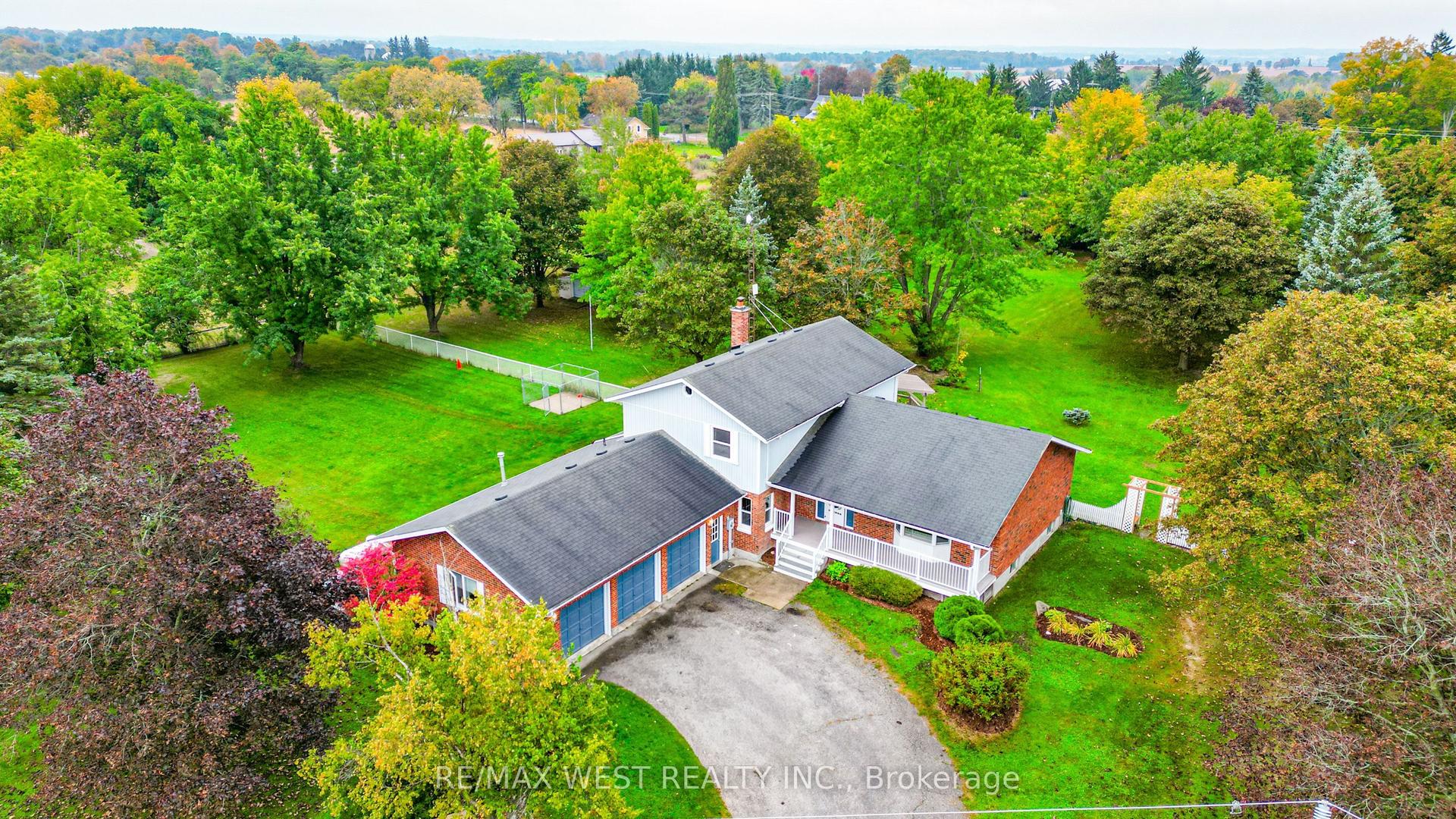 24 Smith Drive, Uxbridge — Detached for sale, photo 1