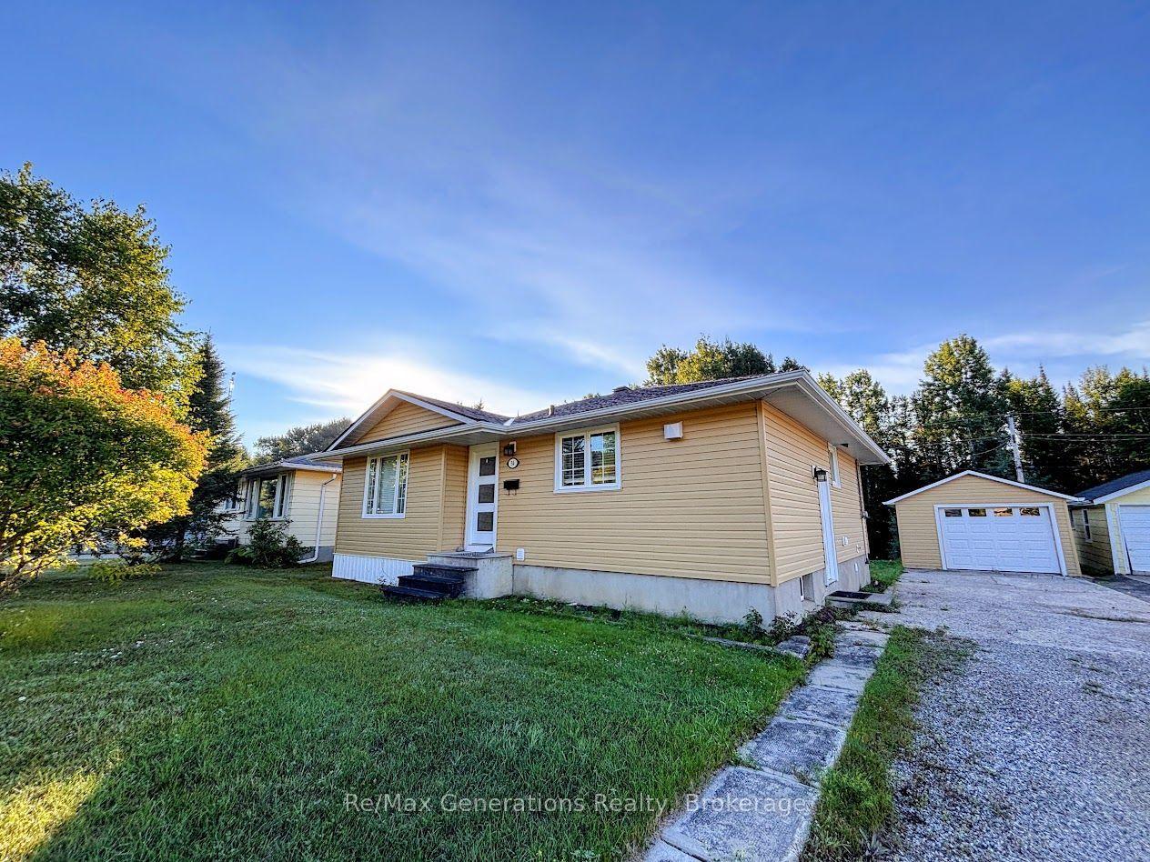 34 Redwing Avenue, Manitouwadge — Detached for sale, photo 1
