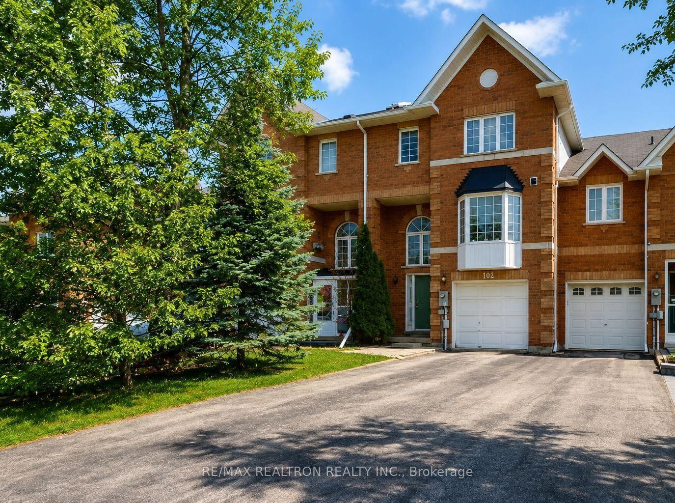 102 Royal Chapin Crescent, Richmond Hill — Townhouse for lease, photo 1