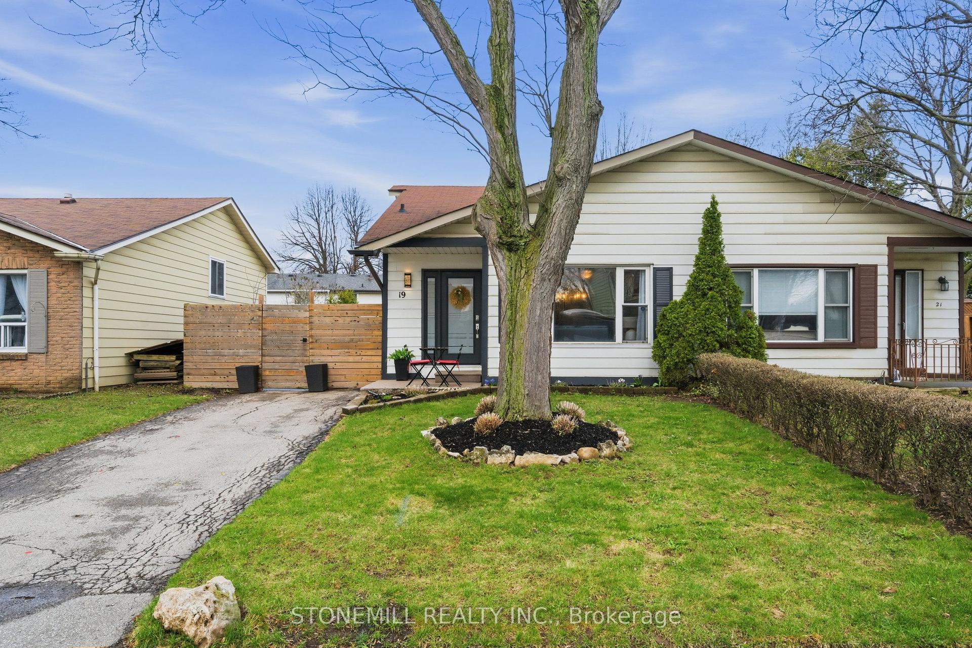 19 Golden Orchard Drive — photo 1