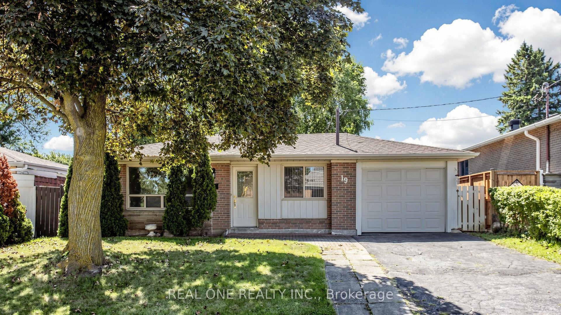 19 Nymark Avenue, Toronto — Detached for sale, photo 1