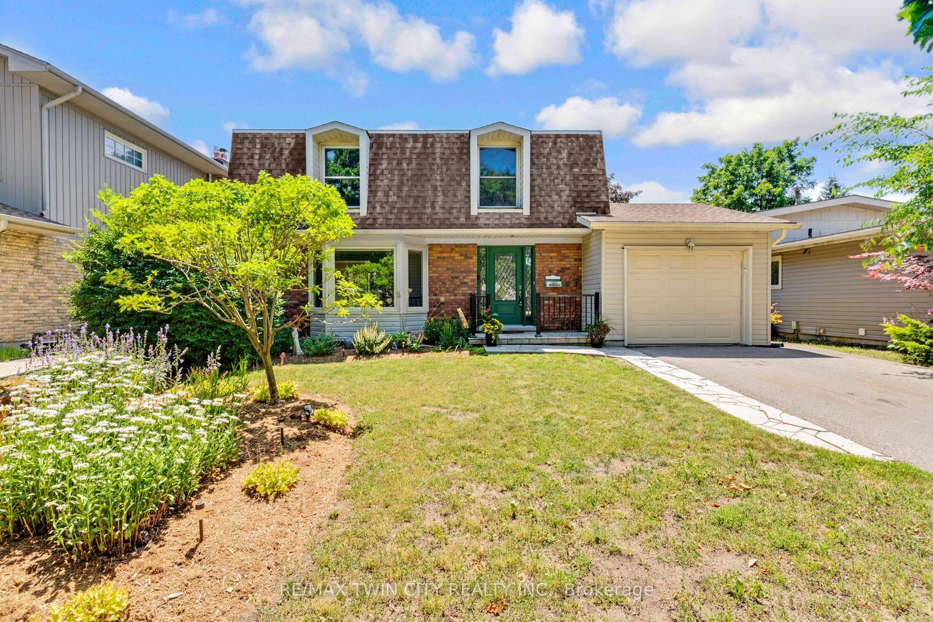 15 Lewis Crescent, Kitchener — Detached for sale, photo 1