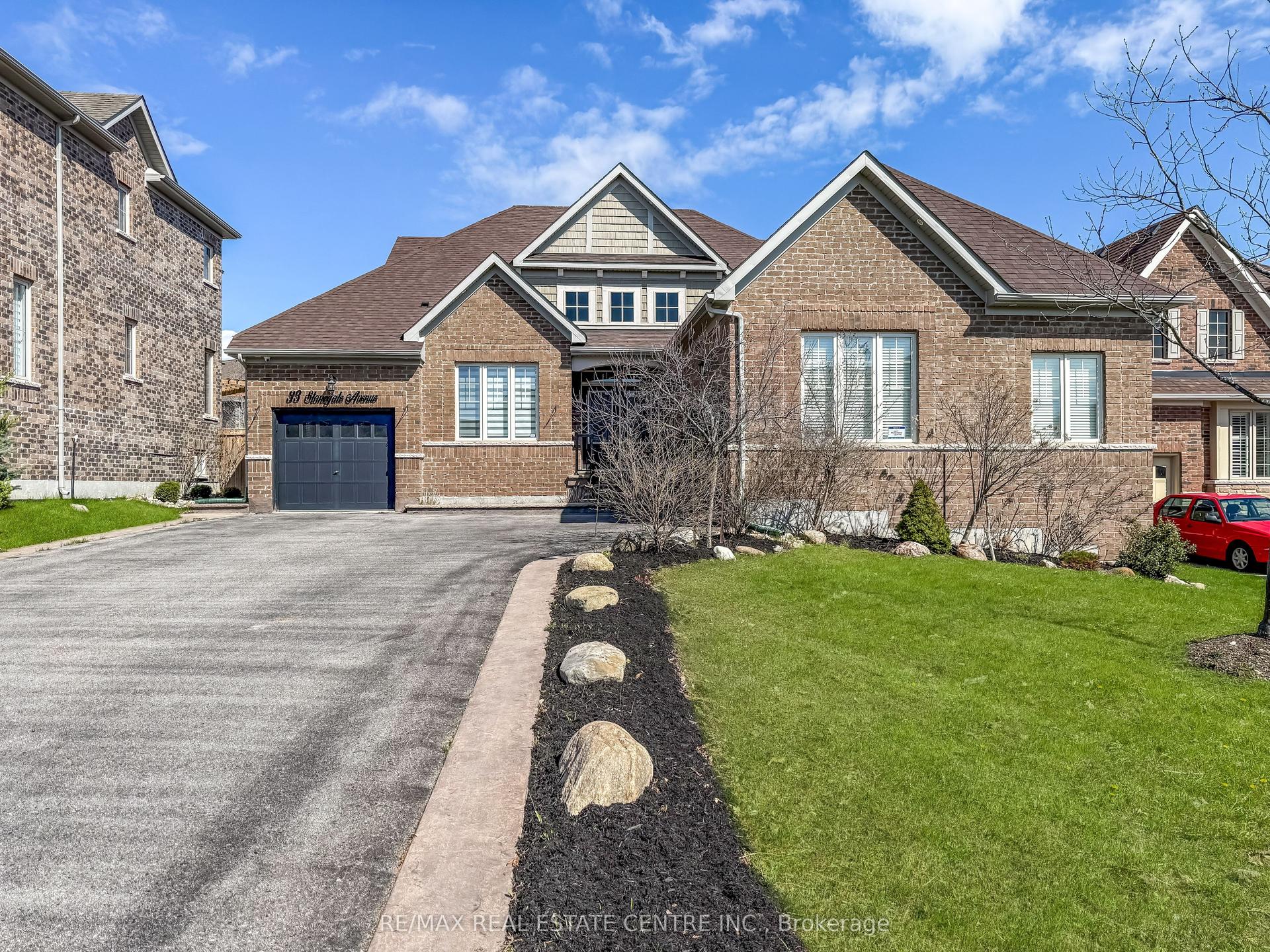 33 Stonegate Avenue — photo 1