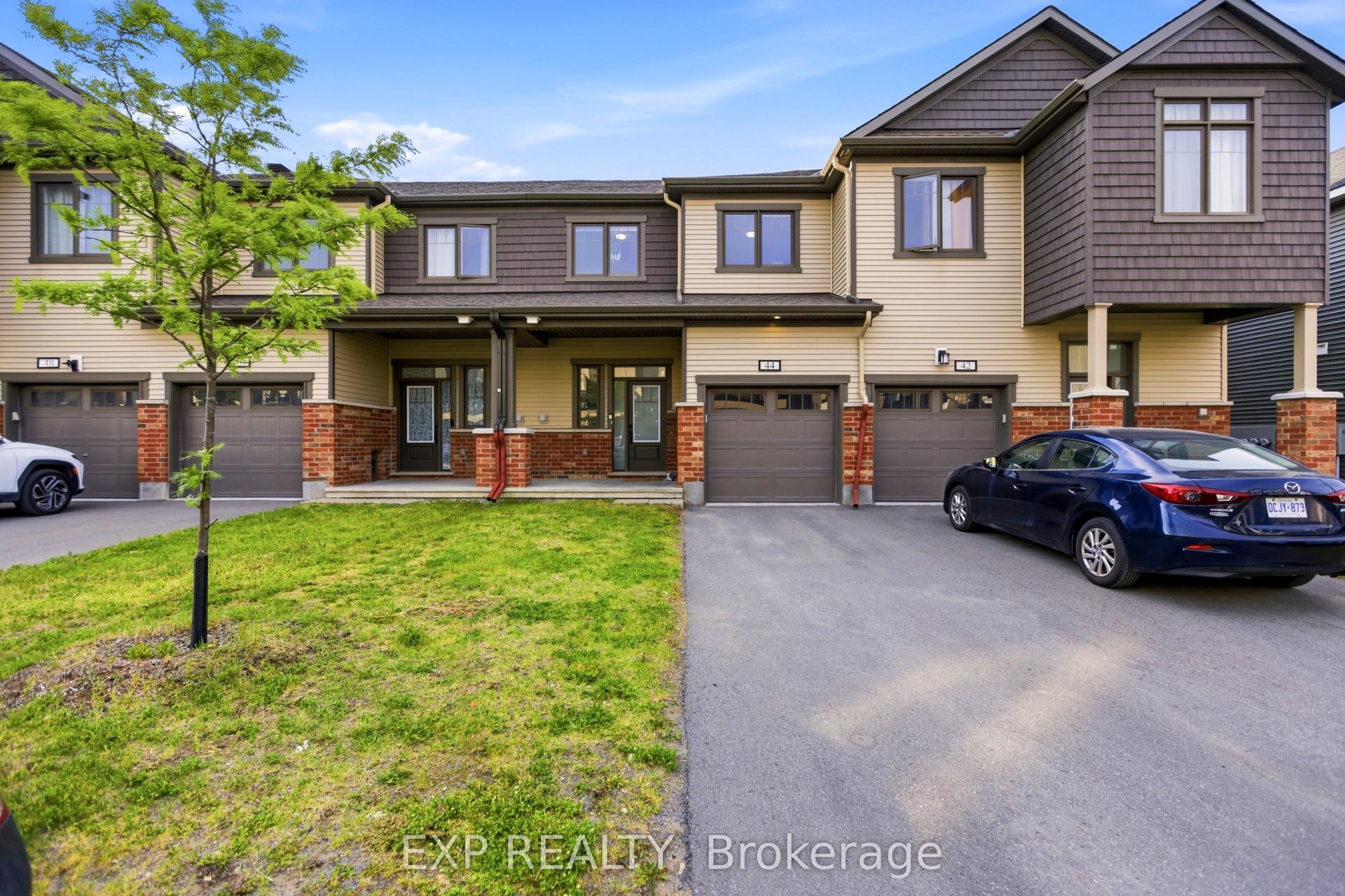 44 Lentago Avenue, Barrhaven — Townhouse for lease, photo 1