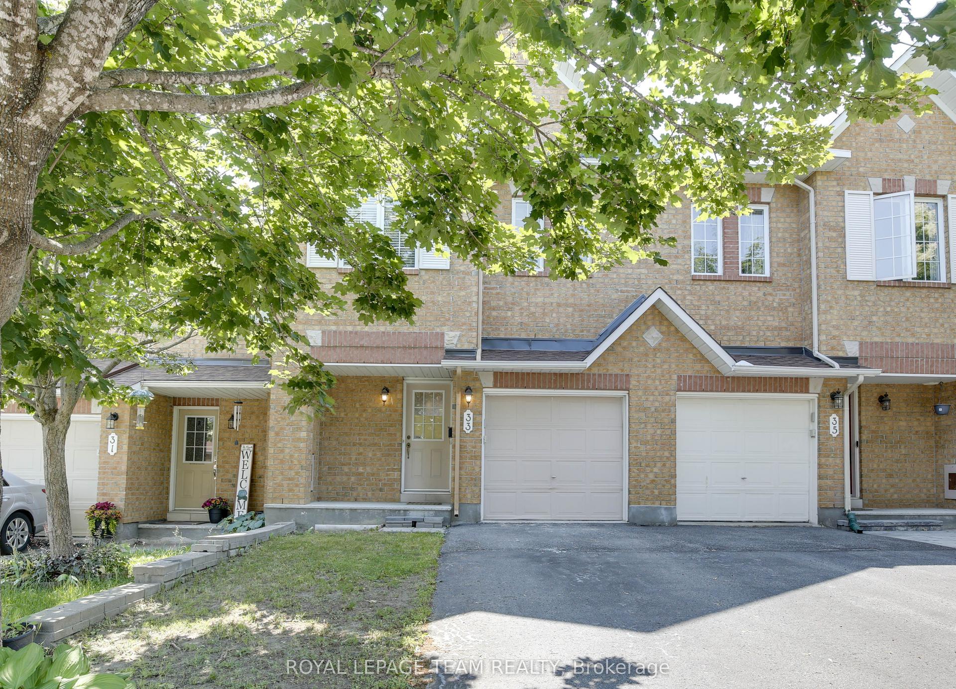 33 Scampton Drive — photo 1