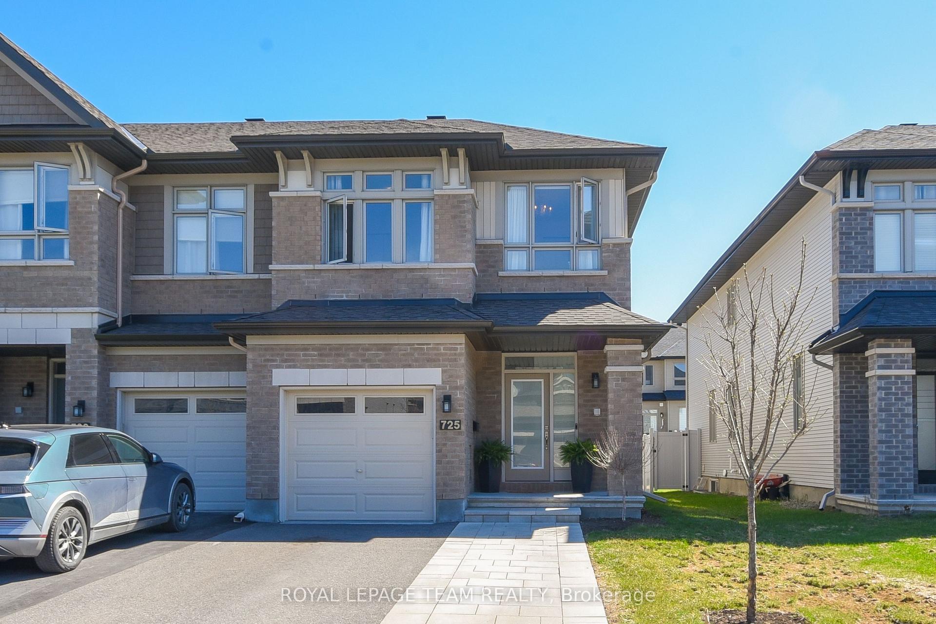 725 Capricorn Circle, Blossom Park - Airport and Area — Townhouse for sale, photo 1