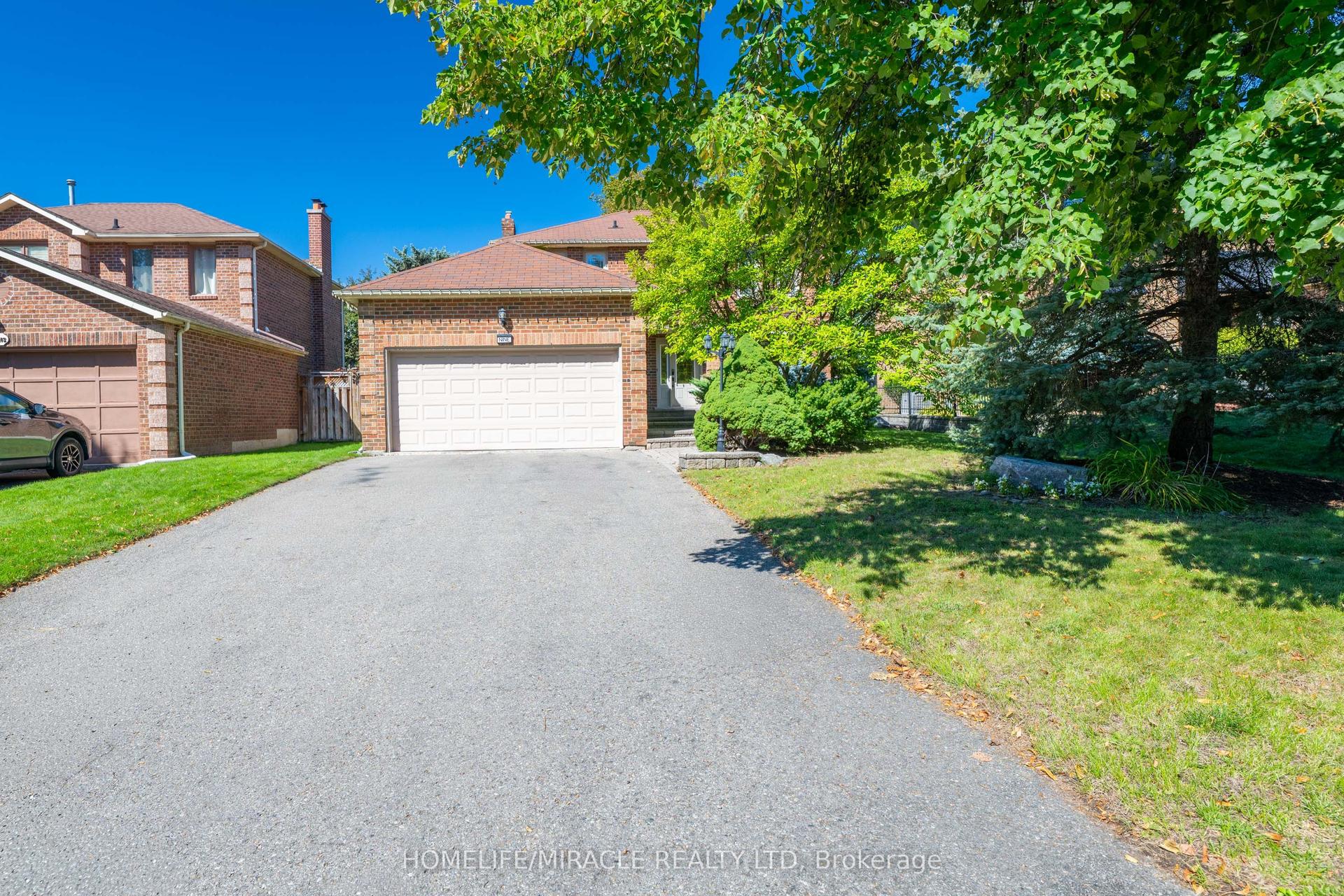 9 Iris Crescent, Brampton — Detached for sale, photo 1