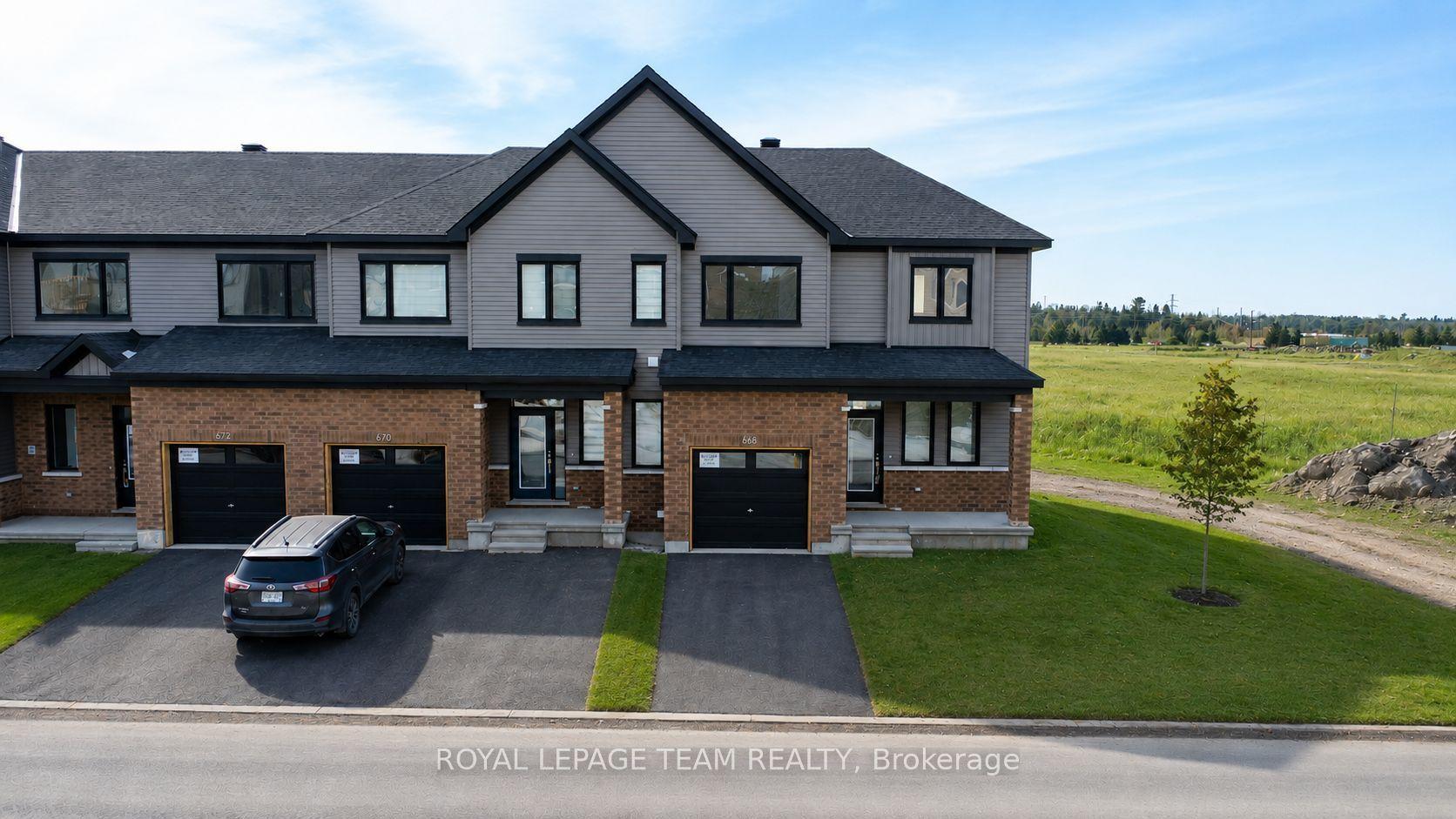 668 Expansion Road, Barrhaven — Townhouse for lease, photo 1