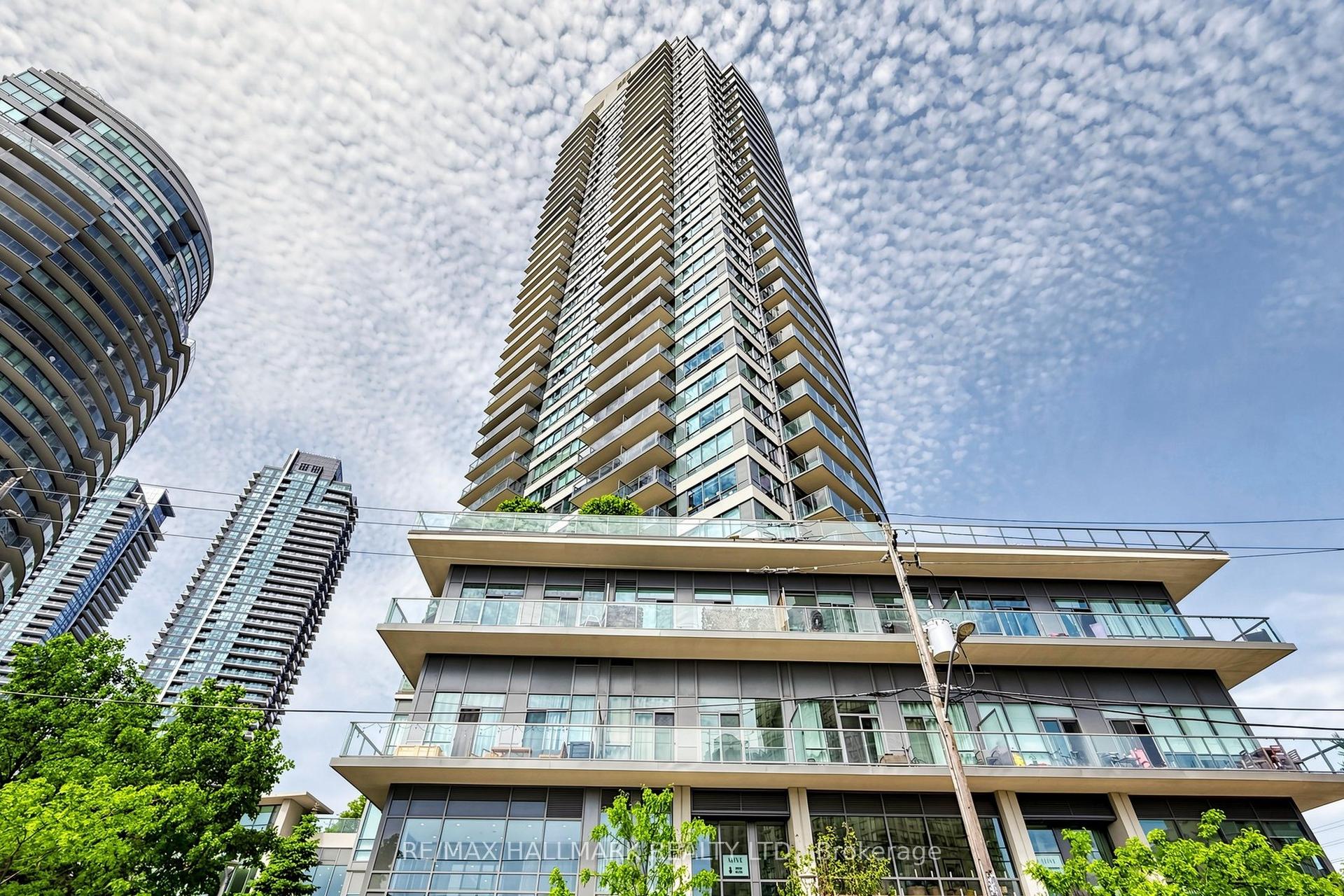 2240 Lakeshore Boulevard W 2907 #2907 — photo 1