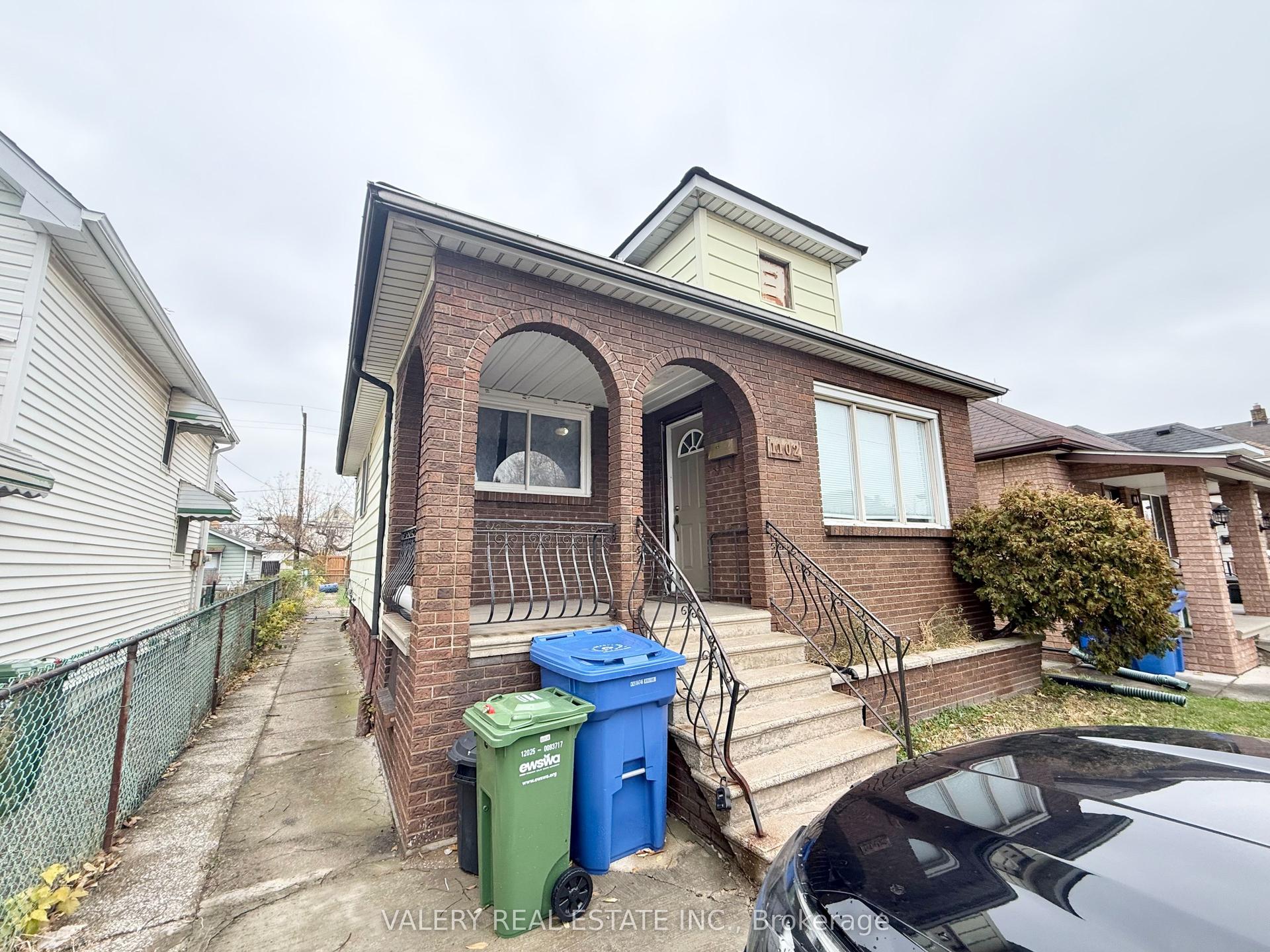 1102 Langlois Ave Avenue — photo 1