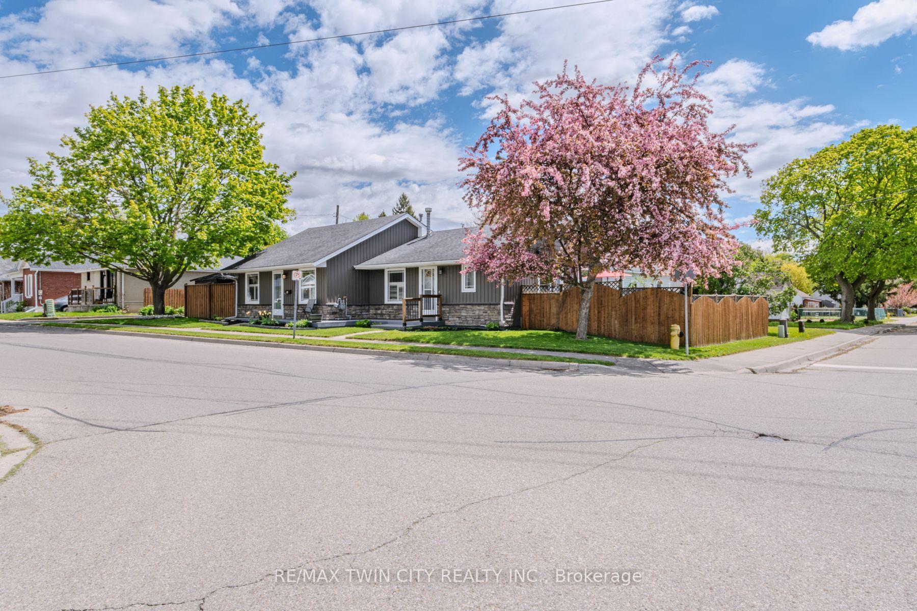 36 Crandell Avenue, Brantford — Semi-Detached for sale, photo 1