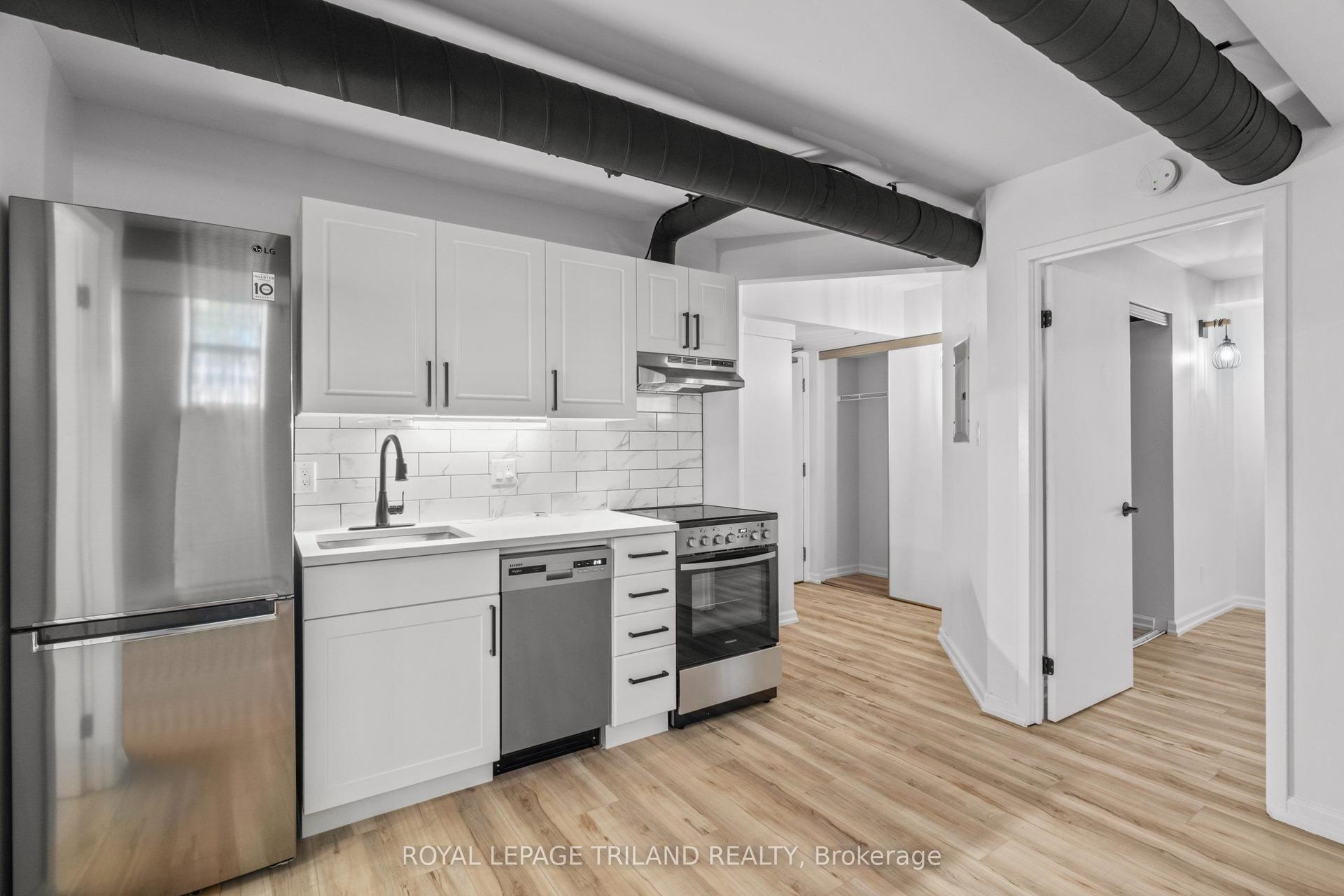 330 Clarence Street B3 #B3, London East — Multiplex for lease, photo 1