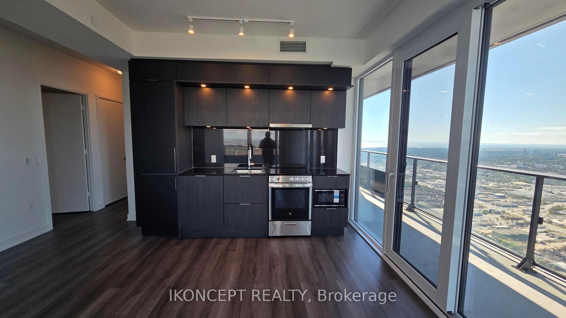 448 Burnhamthorpe Road 6302 #6302, Mississauga — Condo for lease, photo 1