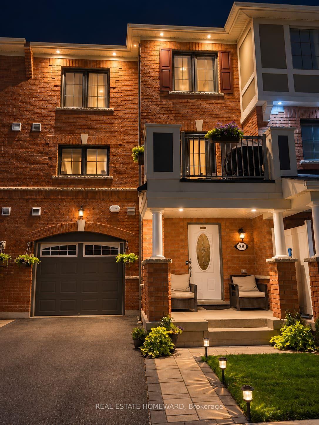 28 Goldeye Street, Whitby — Townhouse for sale, photo 1