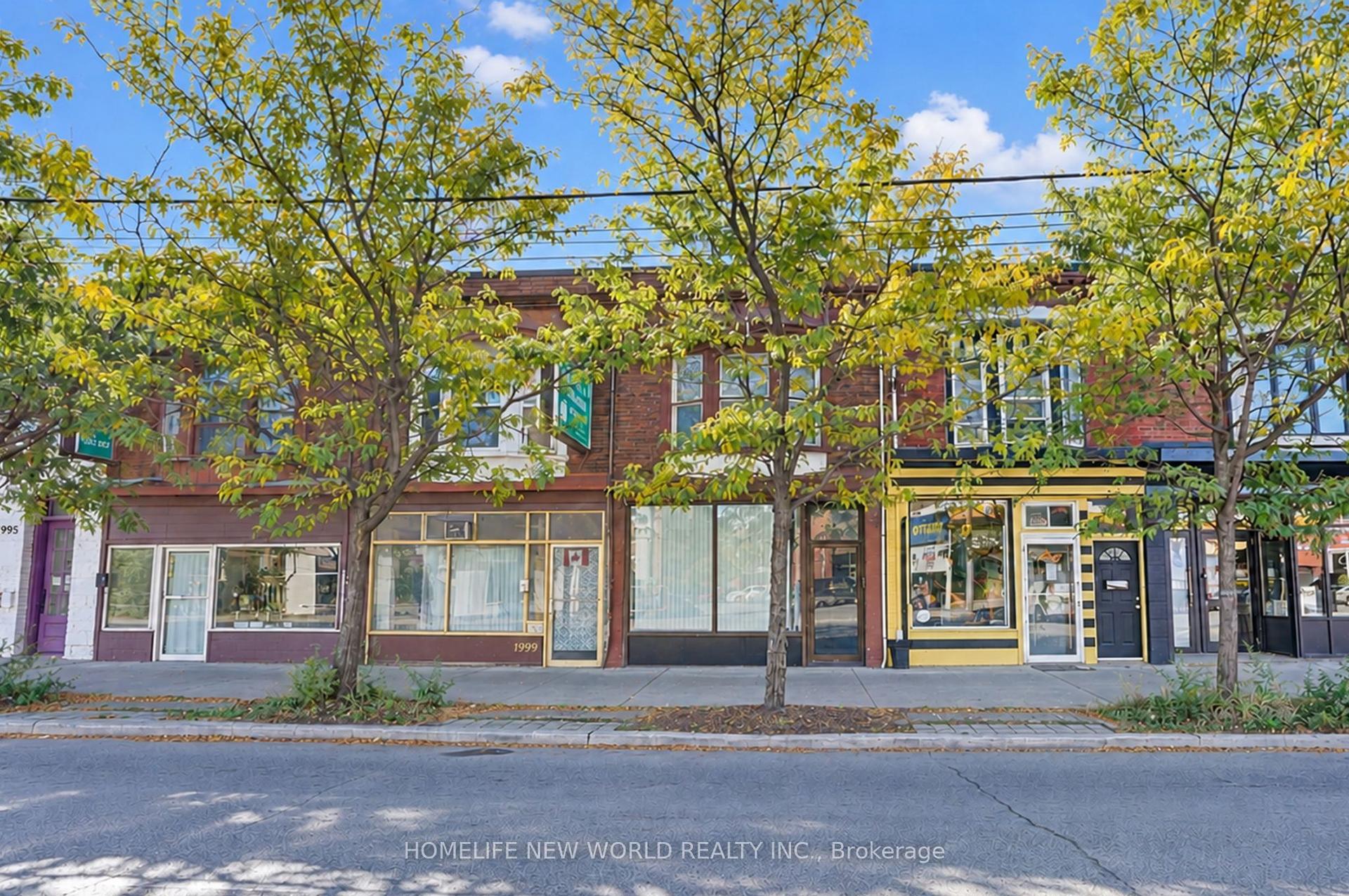 2001 Dundas Street W, Toronto — Townhouse for sale, photo 1