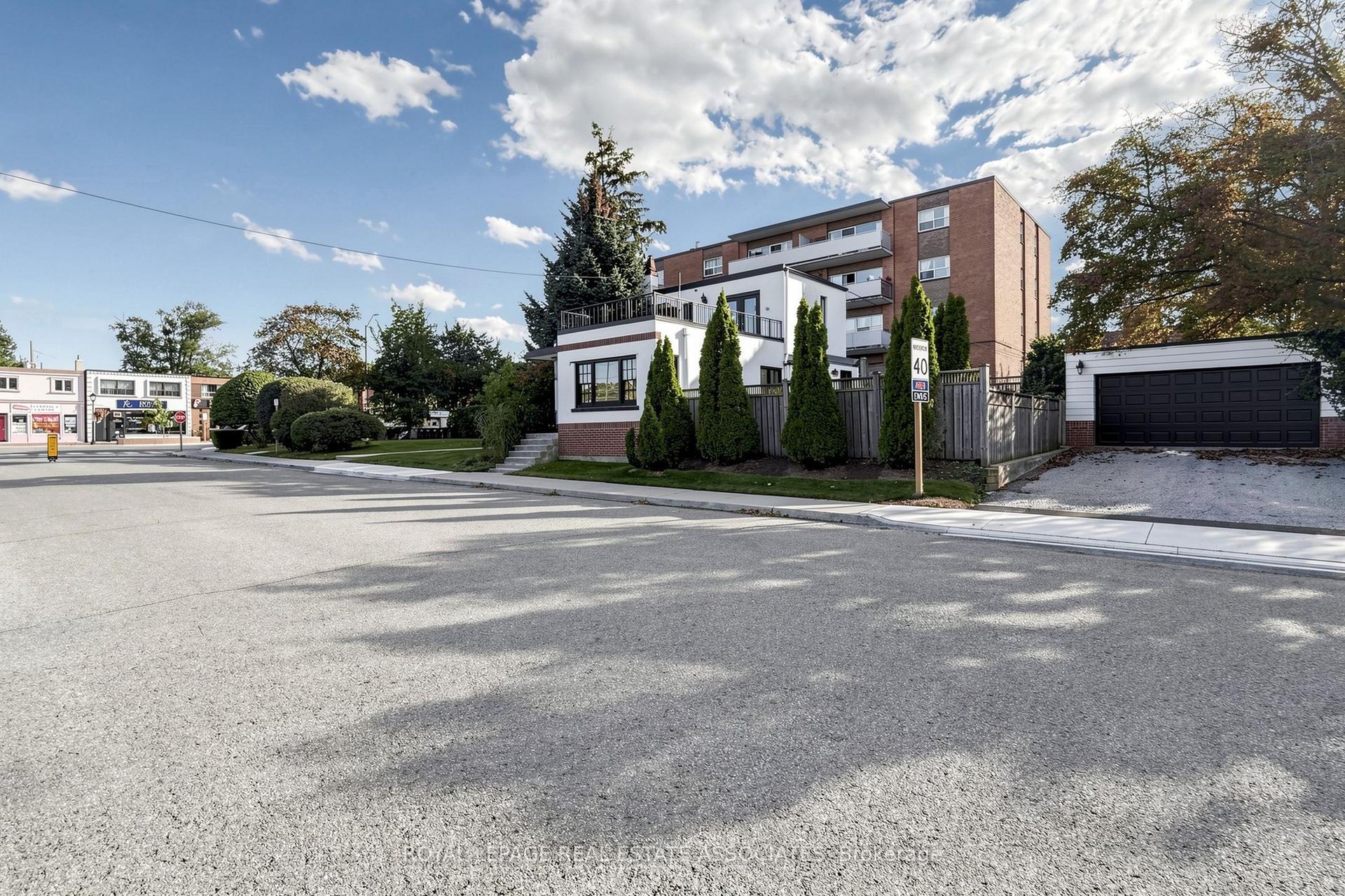 298 Lakeshore Road E, Mississauga — Commercial for sale, photo 1