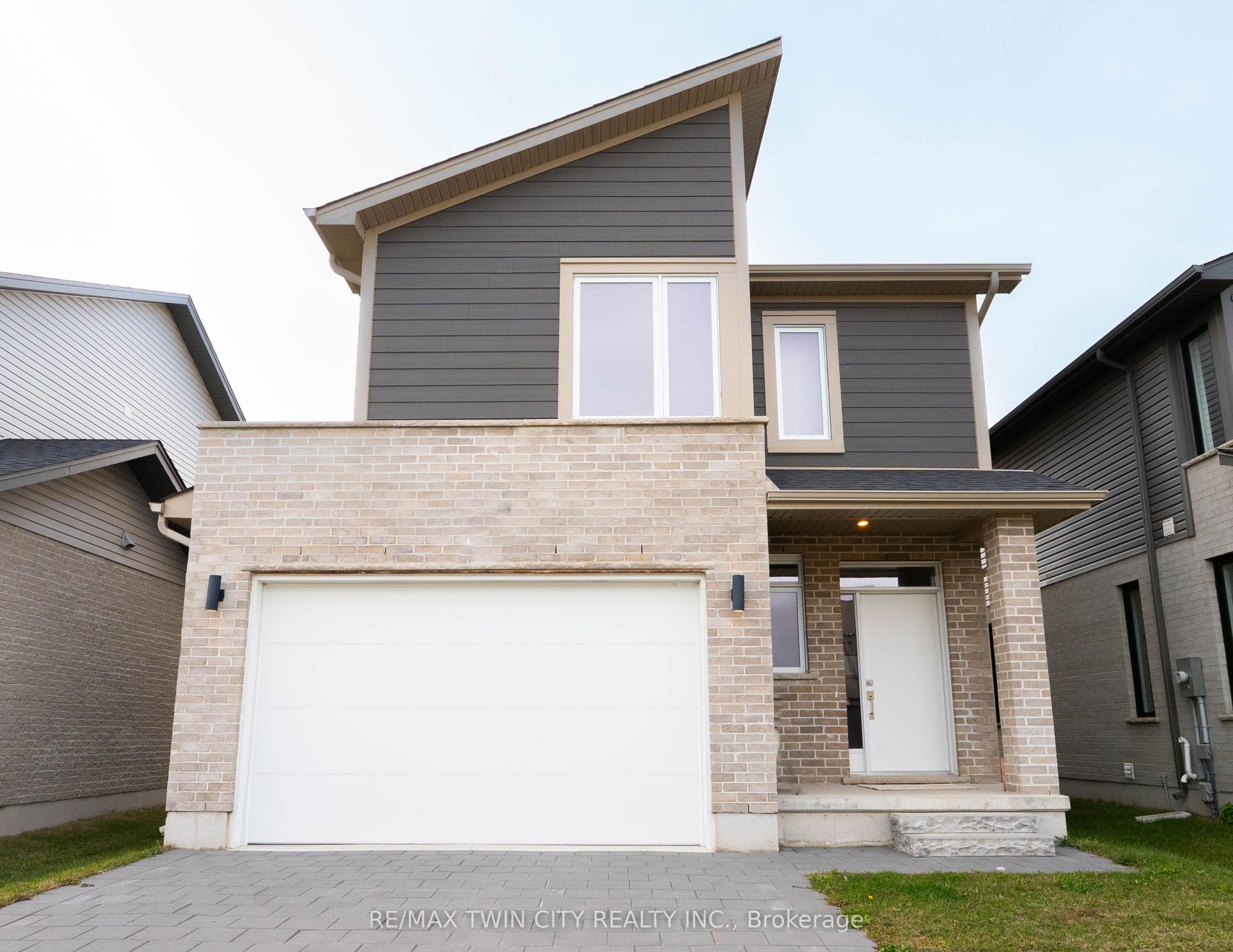 2294 SOUTHPORT Crescent — photo 1
