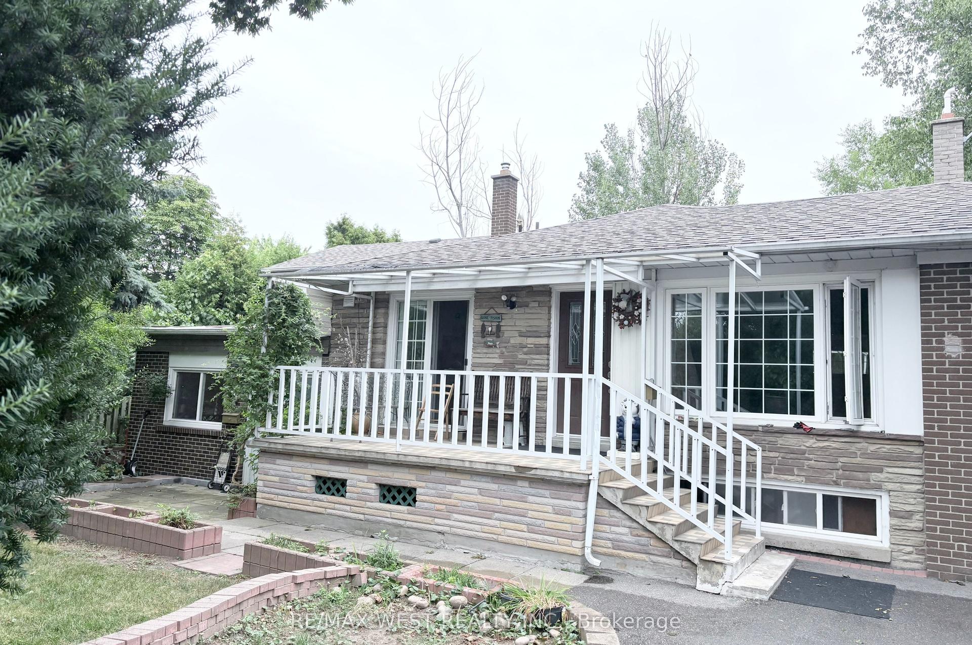63 Summerside Crescent, Toronto — Detached for lease, photo 1