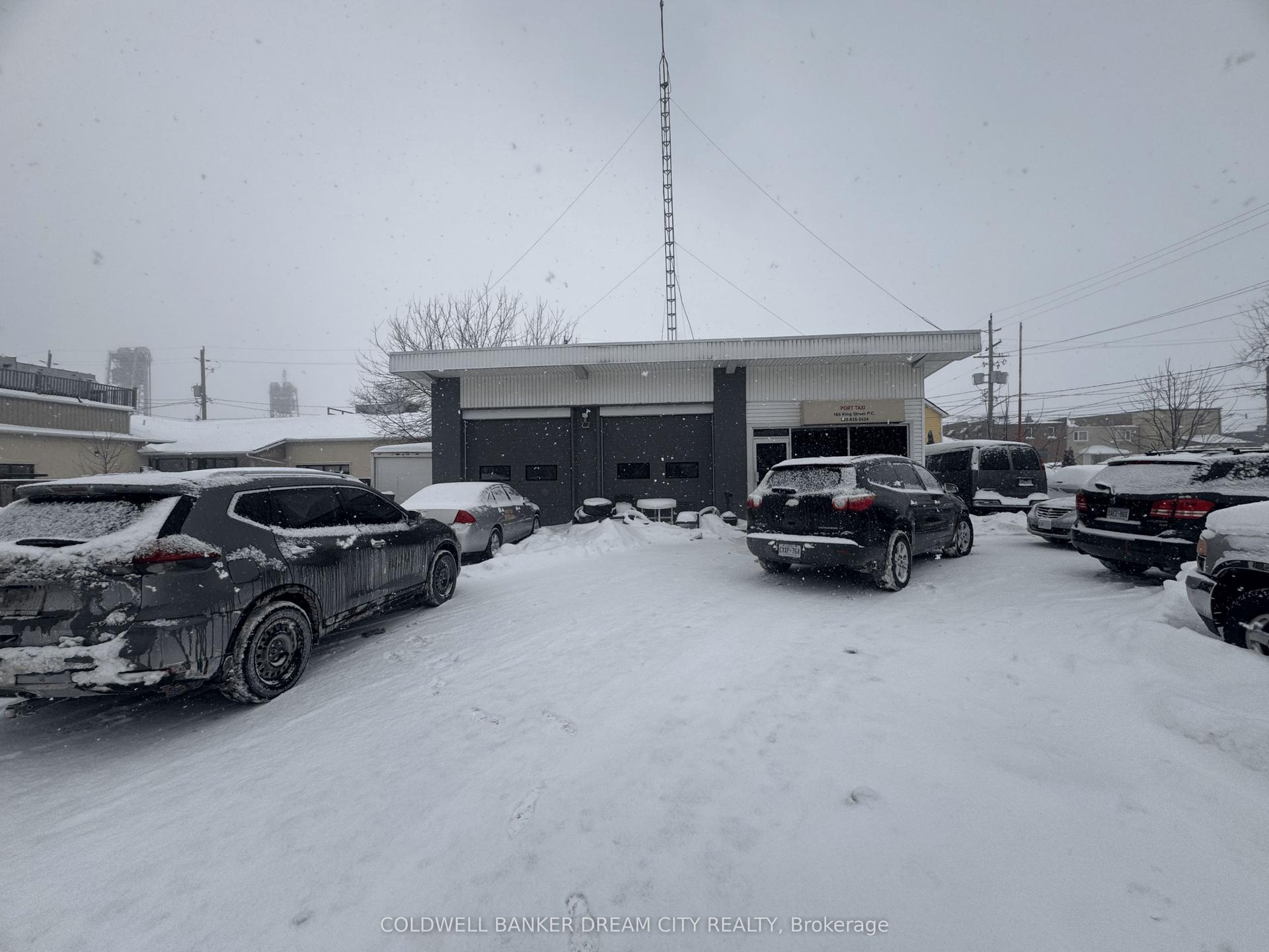 165 King Street W — photo 1