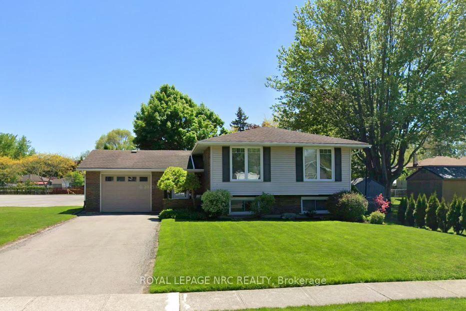 520 Clarence Street — photo 1