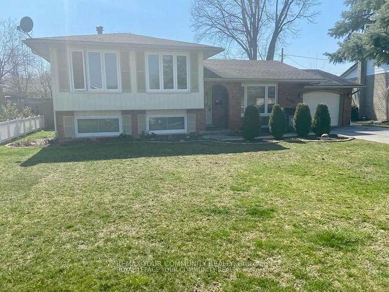 3237 Corry Crescent S — photo 1