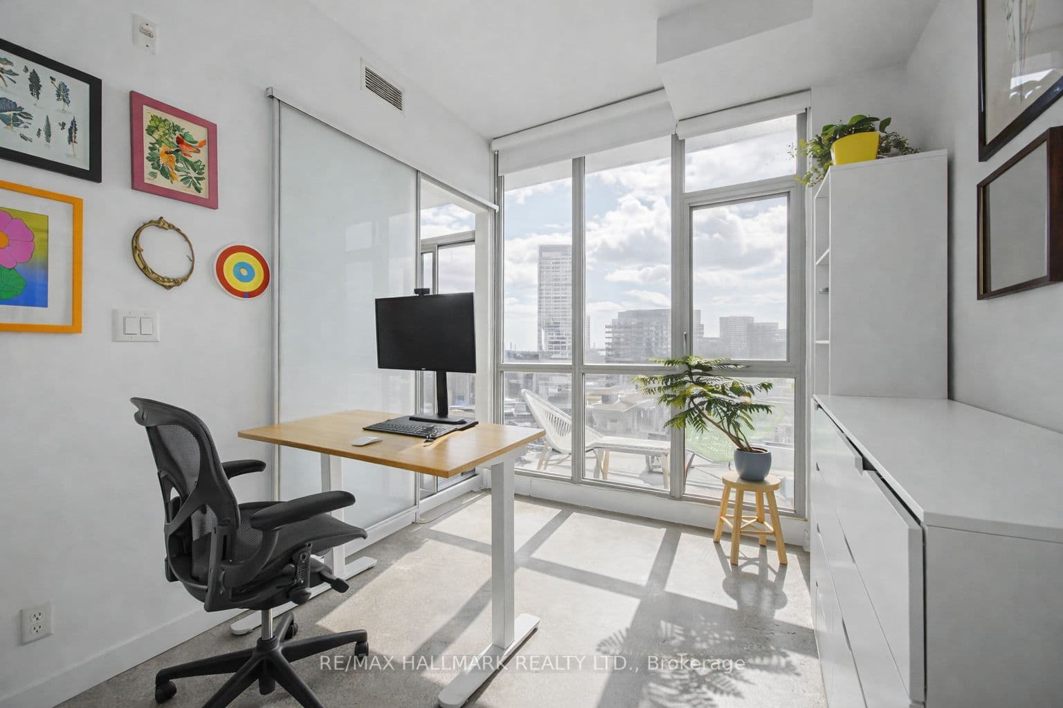 510 KING Street E 819 #819 — photo 1