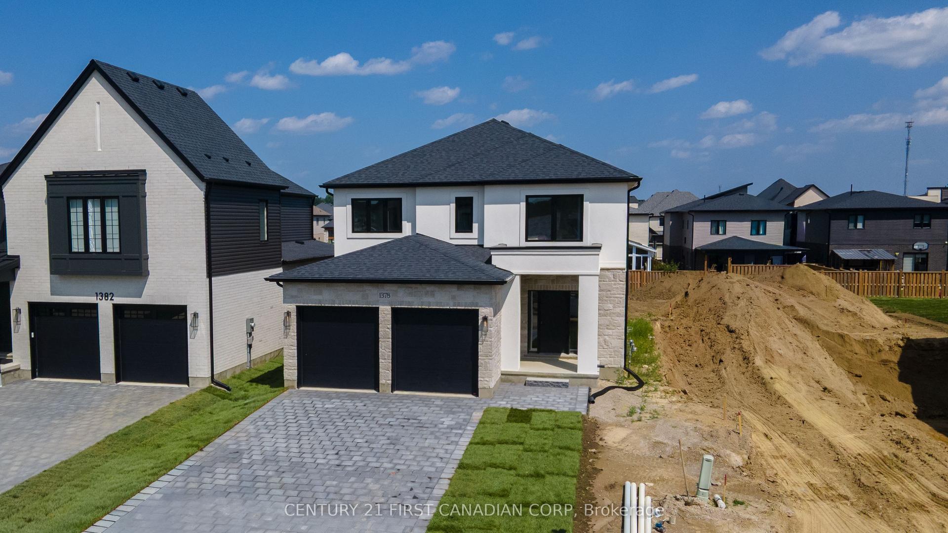 1378 Shields Place, London North — Detached for sale, photo 1