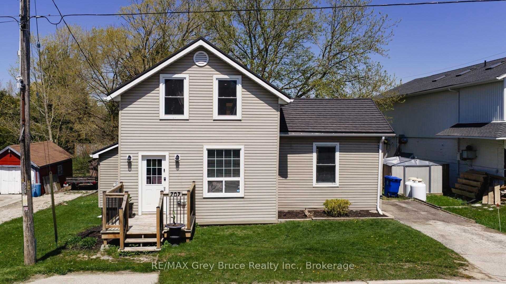 707 Queen Street — photo 1