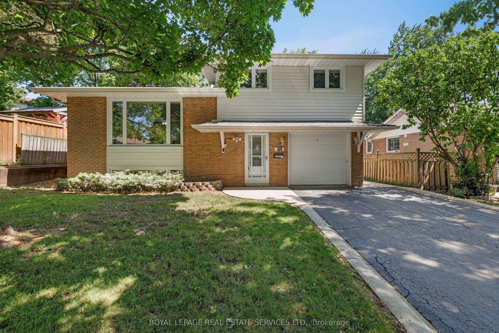 18 Osborne Crescent, Oakville — Detached for sale, photo 1