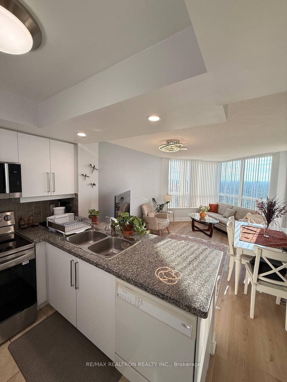 10 Northtown Way 2409 #2409, Toronto — Condo for sale, photo 1