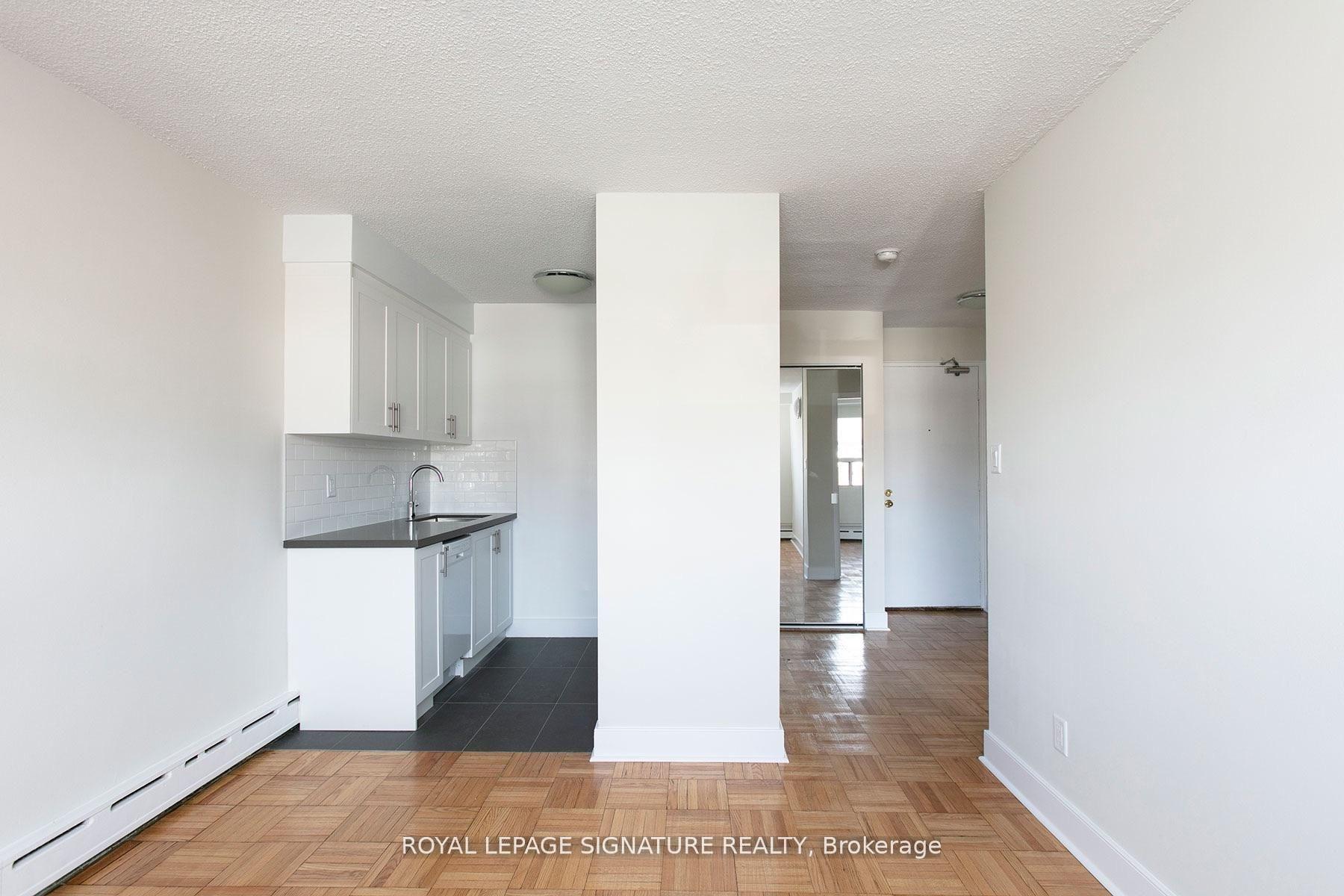990 Avenue Road 206 #206 — photo 1