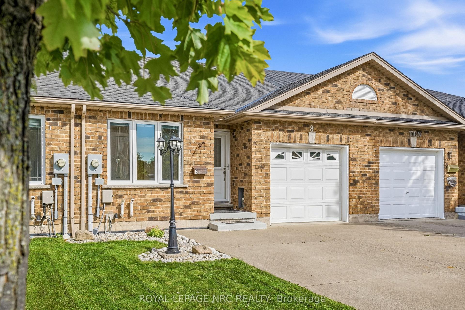 8 Bluegrass Crescent, St. Catharines — Townhouse for sale, photo 1
